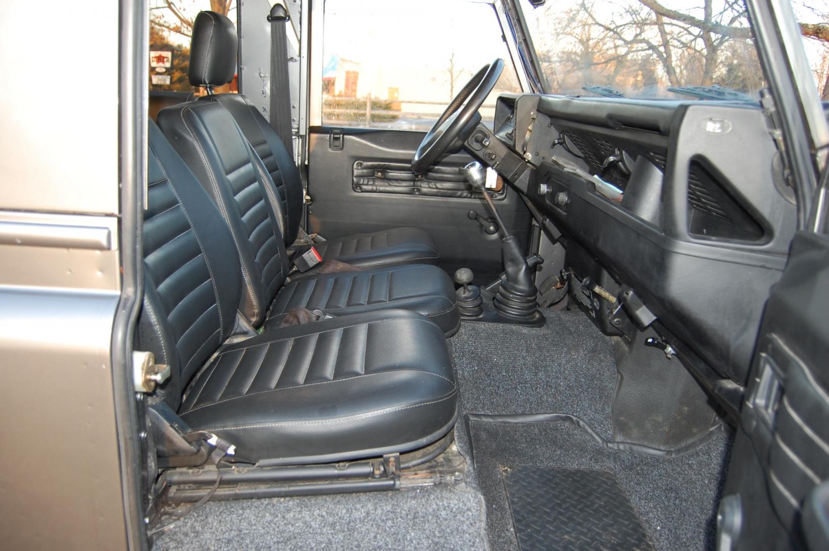 1990 Gray /Black Land Rover Defender (SALLDVAB8FA) with an Diesel engine, 5 speed manual transmission, located at 6528 Lower York Road, New Hope, PA, 18938, (215) 862-9555, 40.358707, -74.977882 - Here is a great running, great looking turn key 1990 Land Rover Defender.....Diesel engine, 5 speed manual transmission, roll up windows, black leather seats, steel wheels, 7.50R60 Silca Come 4x4 tires, fog lights, trailer hitch, Warn Zion 10-S power wynch. The engine has been rebuilt, body and i - Photo#17